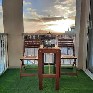 https://moderno-apartamento-con-piscina-en-costa-teguise.in-canary-islands.com